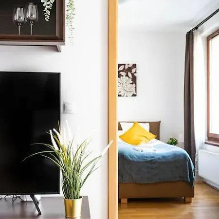Free Parking! Soho 304, 4 Ppl, Ac, Fast Wifi, Smart Tv Apartment Budapest