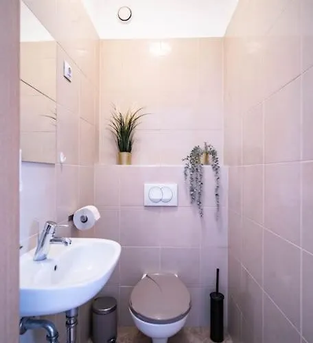 アパート Free Parking! Soho 304, 4 Ppl, Ac, Fast Wifi, Smart Tv ブダペスト