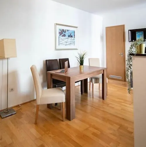 Free Parking! Soho 304, 4 Ppl, Ac, Fast Wifi, Smart Tv * ブダペスト