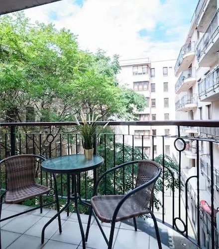Free Parking! Soho 304, 4 Ppl, Ac, Fast Wifi, Smart Tv ブダペスト
